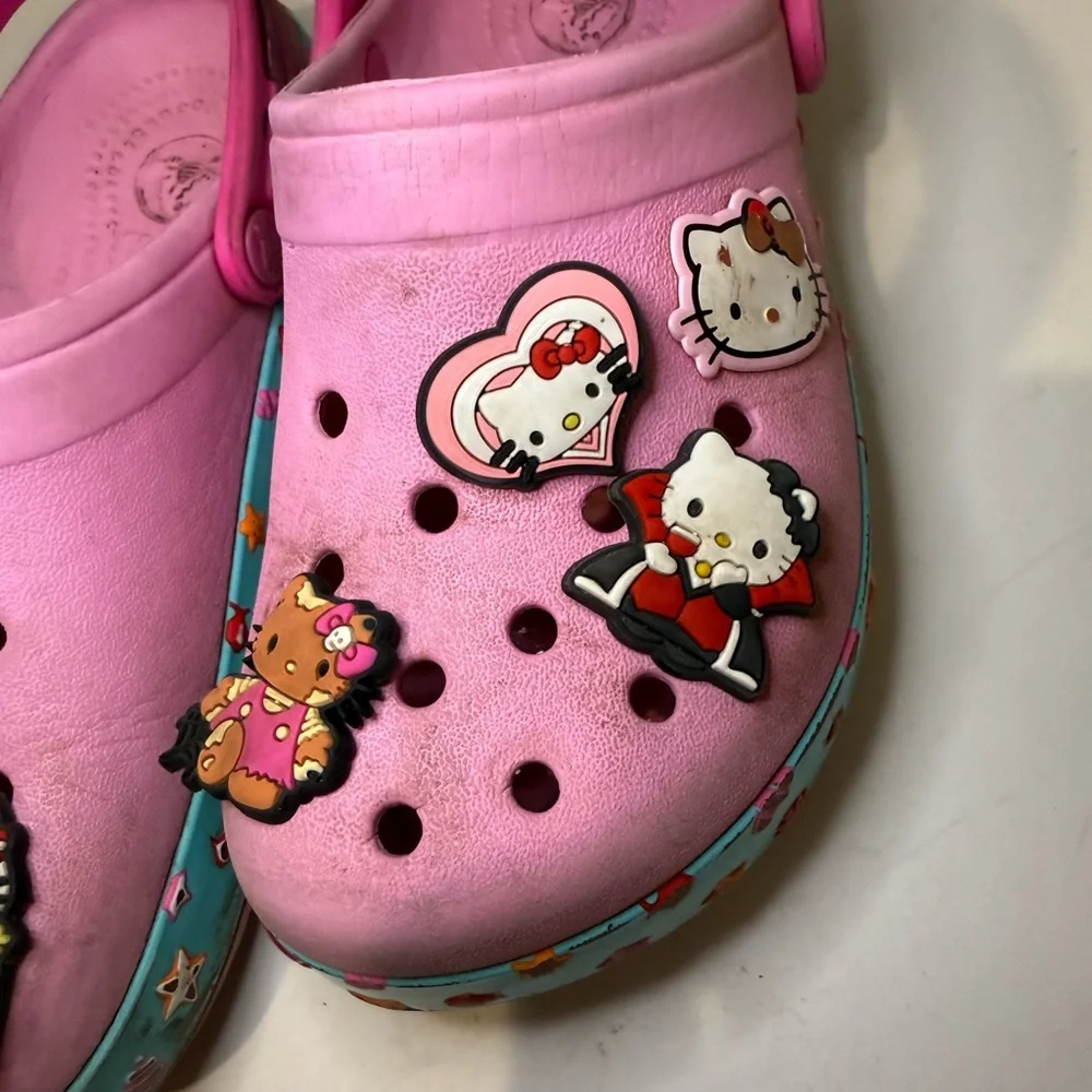 CROCS Hello Kitty Kids Pink and Turquoise Seashells with Sanrio Jibbitz 12-13